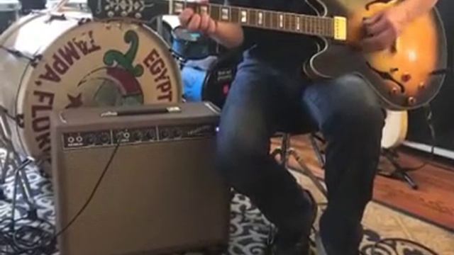 Headstrong Corduroy aka Brown 6G3 Deluxe demo with Tremolo смотреть онлайн