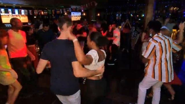 RUEDA DE CASINO AT TIMBATOMA LATIN PARTY IN ABU DHABI смотреть онлайн