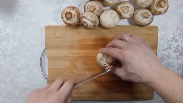 Сливочный суп с грибами и плавленым сыром. Очень простой и вкусный рецепт. смотреть онлайн