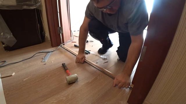 КАК УСТАНОВИТЬ ПОРОГ СКРЫТОГО КРЕПЛЕНИЯ? смотреть онлайн