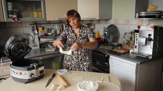 Пирожки из слоеного теста в мультикузине. смотреть онлайн