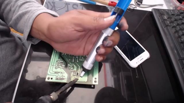 Memperbaiki Monitor LCD Mati Total смотреть онлайн