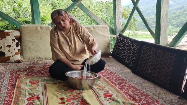 Baking fresh strawberry jam in our beautiful forest village - Strawberry jam recipe .? смотреть онлайн