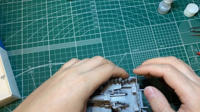 Обзор,сборка и покраска модели ARK models Sd.Kfz.138/1 Ausf. M «Grille» (Сверчок) смотреть онлайн