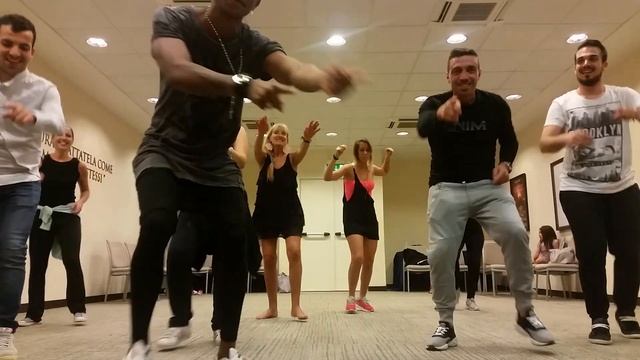 Lezione Di REGGAETON Con Samir Diaz смотреть онлайн