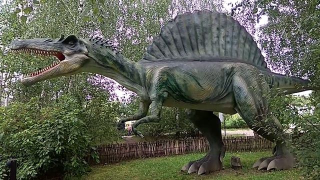 Spinosaurus at Minsk Dino Park смотреть онлайн