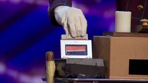 он взломал карусель