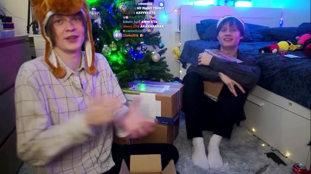 ДИПИНС И АНЕК ОТКРЫВАЮТ НОВОГОДНИЕ ПОДАРКИ ОТ ПОДПИСЧИКОВ | РАСПАКОВКА ПОСЫЛОК смотреть онлайн