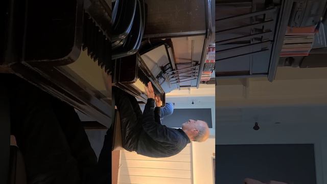 Belper Boy - cover of Queen - 'We are the Champions' смотреть онлайн