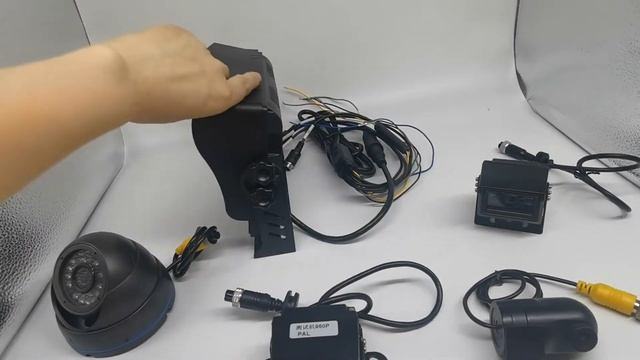 Car Monitor recording with 4 vehicle camera,suitable for truck,bus solution. смотреть онлайн