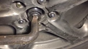 Как открутить ступичную гайку