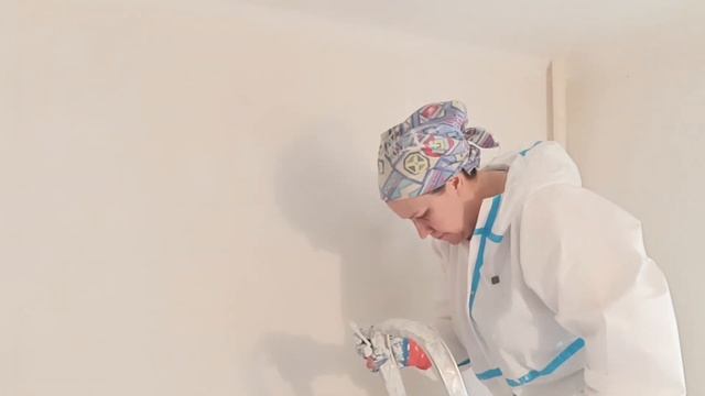 Как шпатлевать стык потолочных галтелей