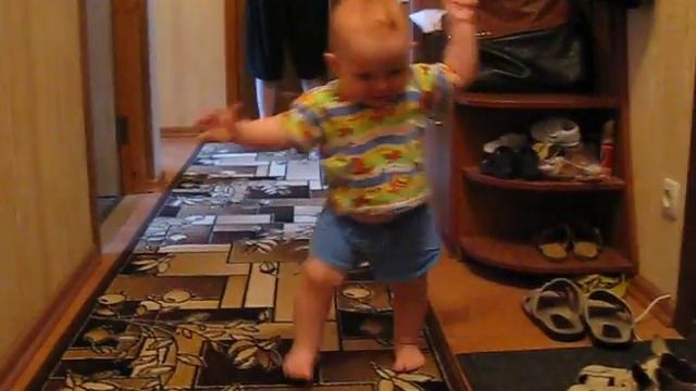 Первые шаги. Шишка на лбу))) смотреть онлайн