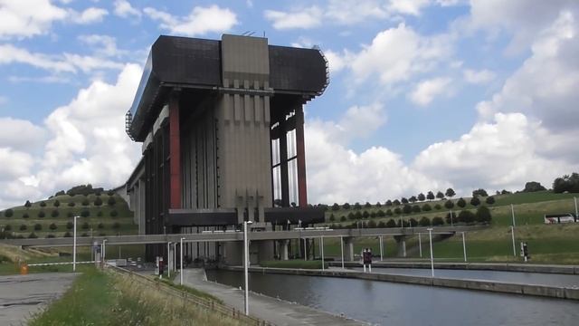 The marvelous wonders of Belgium engineering explored with Phantom 4 Pro смотреть онлайн