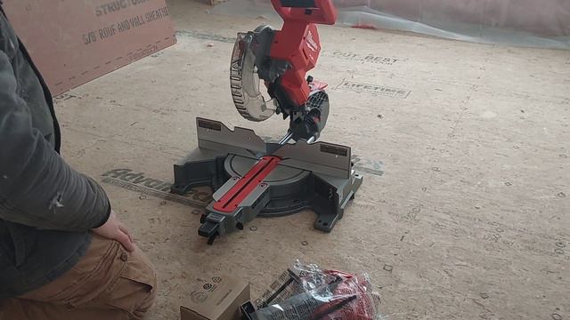 Milwaukee 10" Cordless Miter Saw Unboxing / Review and Past Experience смотреть онлайн