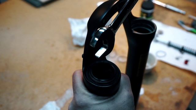 SR Suntour Fork Service in 6 Easy Steps! смотреть онлайн
