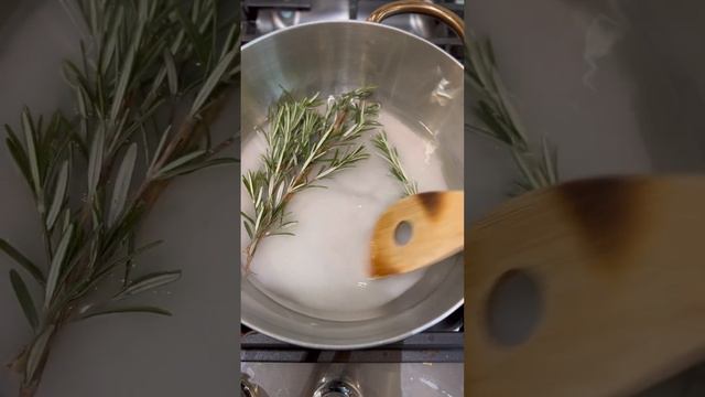 Rosemary Simple Syrup #rosemary #simplesyrup #cocktail смотреть онлайн