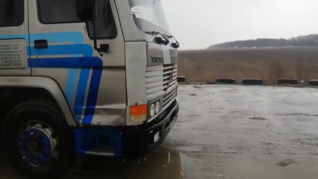 Купил вольво Fl 10 паровоз, учусь ездить с прицепом?