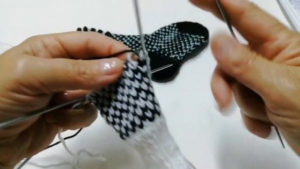 Ленивый жаккард для носочков спицами 🧦
