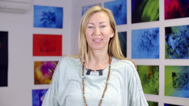Молодая девочка получает удовольствие от тантрического массажа смотреть онлайн