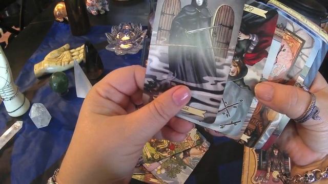The Daily Witch - Everyday Witch Tarot Review смотреть онлайн