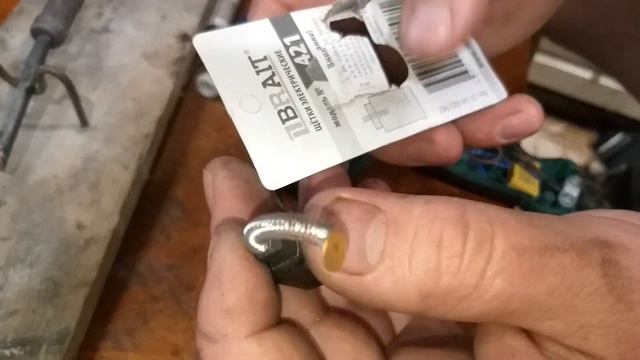 Замена щеток в шуруповерте Hammer DRL400A / Replacement of brushes in Hammer DRL400A screwdriver смотреть онлайн