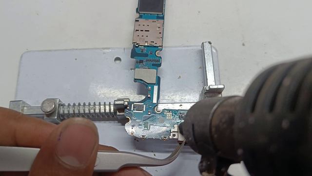 Samsung Mobile water mark charging error fix I samsung a8 plus moisture erro fix смотреть онлайн