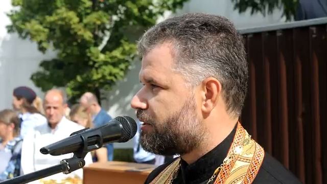 Поздравление и напутственное слово настоятеля храма отца Димитрия. 26 августа 2016 г. смотреть онлайн