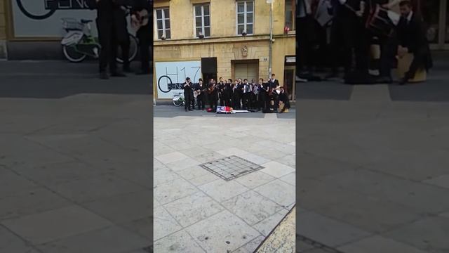 Португальські музиканти на вулиці Невшателю смотреть онлайн