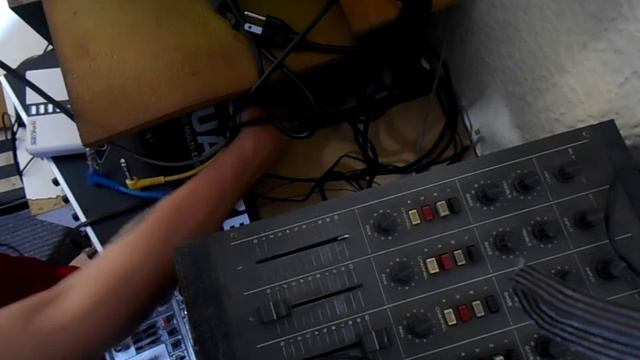 JBL-LSR 305 Unboxing y Test смотреть онлайн