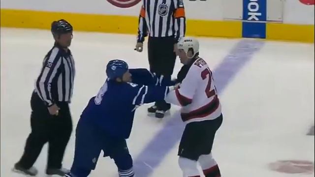 Colton Orr vs Andrew Peters Round 4 смотреть онлайн