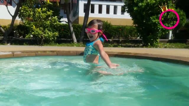 Купаться в бассейне ОПАСНО смотреть онлайн