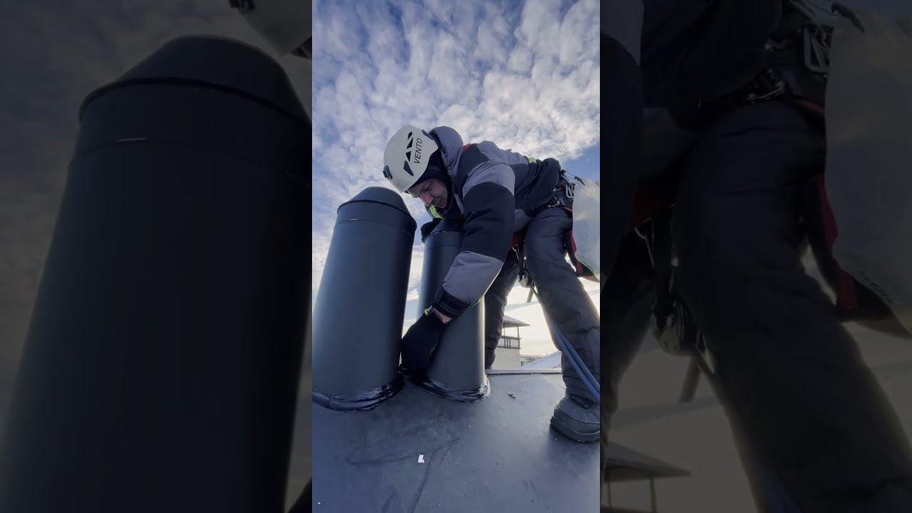 Течет крыша, обмерзает дымовая труба и вентиляция, сосульки на дымоходе. смотреть онлайн