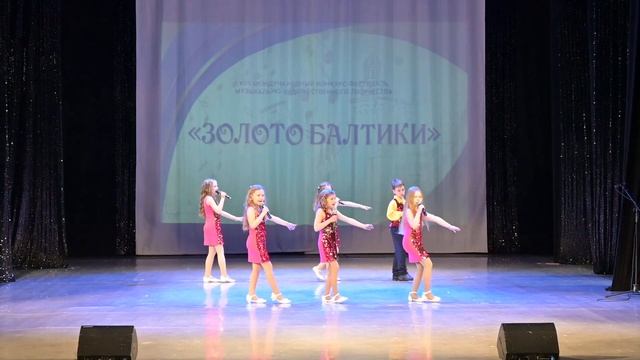 Вокальный ансамбль А-соль, "Подари улыбку миру", г.Калининград, 03.06.2022 смотреть онлайн