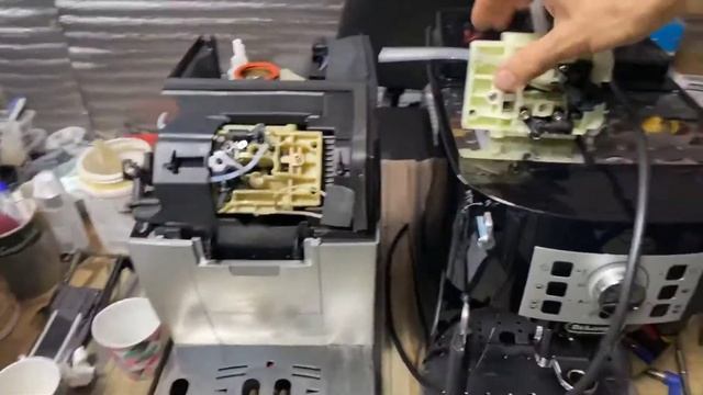 Delonghi Magnifica S Ecam течёт под кофемашину и в поддон. Решение просто и дорого ))) смотреть онлайн