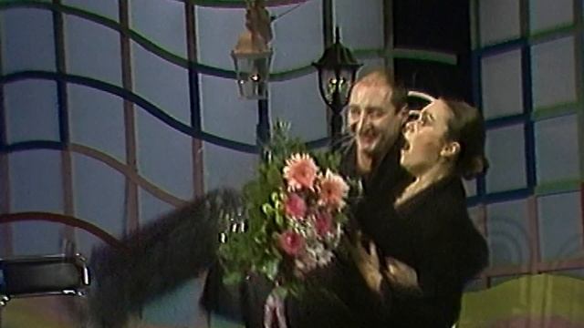 Маркиза. Алла Демидова читает стихотворение Осипа Мандельштама "Я пью за военные астры...". смотреть онлайн
