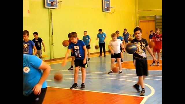 ОРГАНИЗАЦИЯ РАЗМИНКИ С БАСКЕТБОЛЬНЫМ МЯЧОМ / ШСК "5 КОЛЕЦ" / МАОУ "СОШ №120" смотреть онлайн