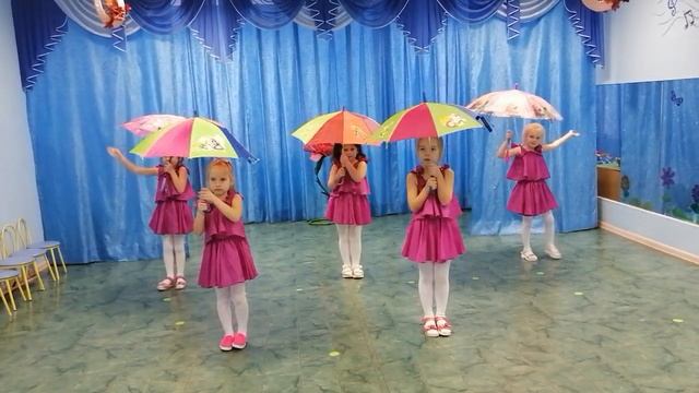 Танец с зонтиками (старшая группа) смотреть онлайн