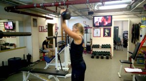 Рывок гири 24 кг. Девушки рулят.