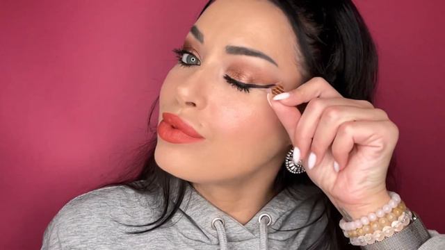 КАК ЯРКО НАКРАСИТЬ ГЛАЗА ТЕНЯМИ | НОВОГОДНИЙ МАКИЯЖ смотреть онлайн