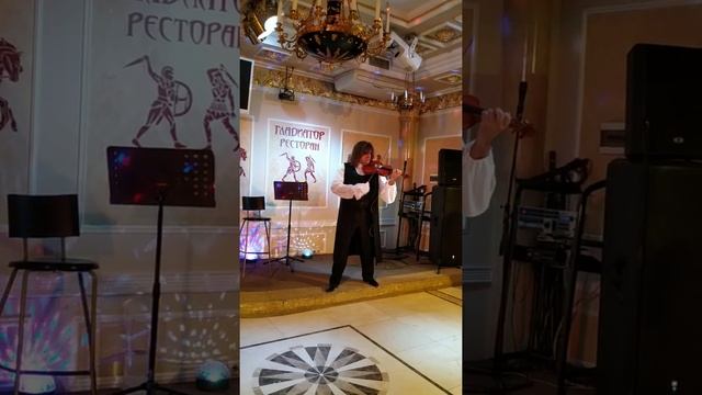 Вардан Маркос скрипач-виртуоз! 15 марта 2020 год. Ресторан "Гладиатор". Видео Кочетковой Светланы. смотреть онлайн