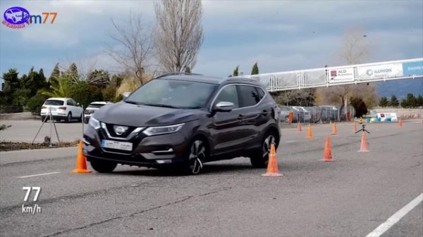 Volkswagen Tiguan VS. Nissan Qashqai 2018 - Snowdrift