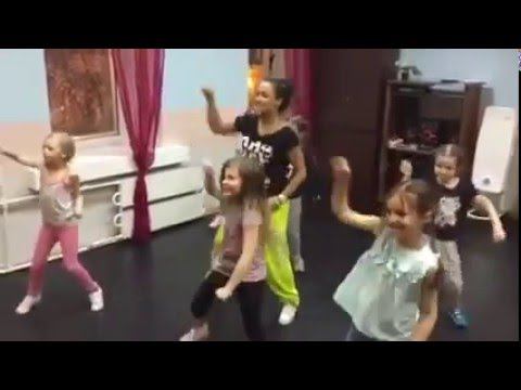 Театр-студия "Непоседы" репетирует танец смотреть онлайн