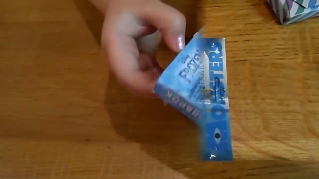 Видео для детей. Открываем Детские наклейки в шоколадках ." Frozen" и " Monsters". смотреть онлайн