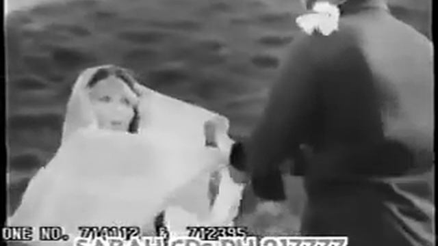 Pashto Best Old Song Badar Munir .Musart Shaheen Film Bangri Hathkarey