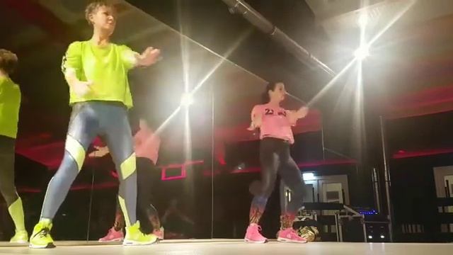 Jusq'ici tout va bien - Gims - Zumba Cooldown/stretching смотреть онлайн