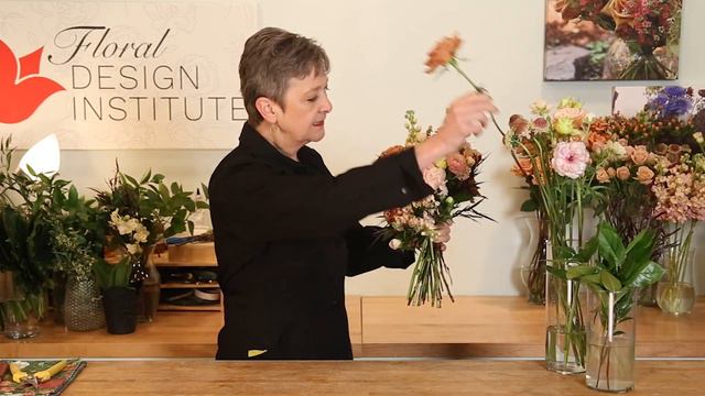 Cascade Wedding Bouquet смотреть онлайн