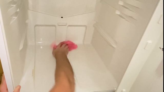 Мало кто знает такие хитрости для мгновенной уборки холодильника - от плесени, запаха, грязи! смотреть онлайн