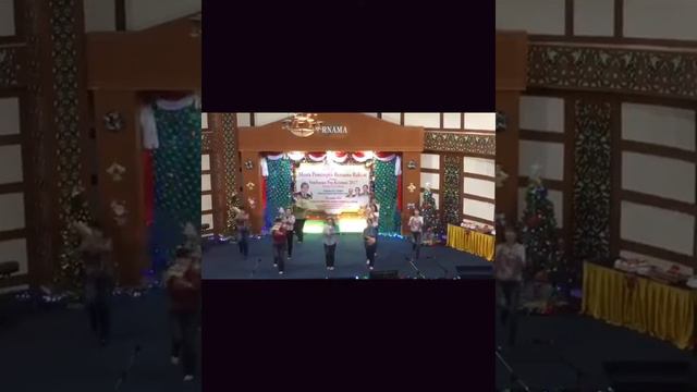 Christmas Tambourine Dance 铃鼓舞 смотреть онлайн