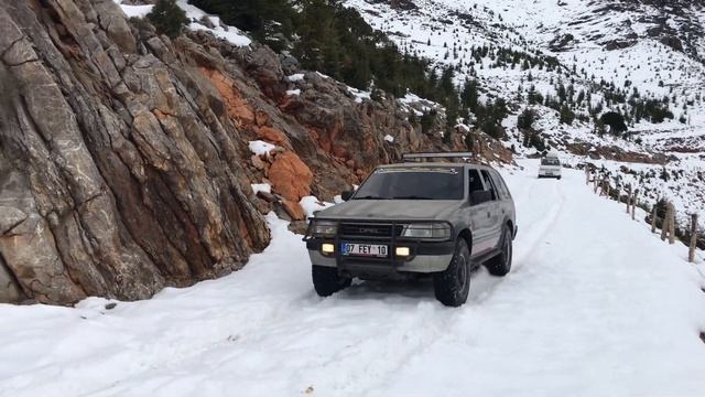 İsuzu Dmax Vs Opel frontera vs Suzuki Vitara snow Offroad (Kar) смотреть онлайн